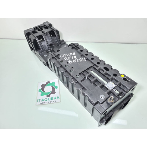 Base Suporte Bateria Gm Cruze 1.4 Turbo Ano 2018 2019