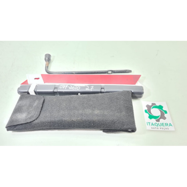 Triângulo / Chave De Roda Dodge Journey Freemont Ano 2010