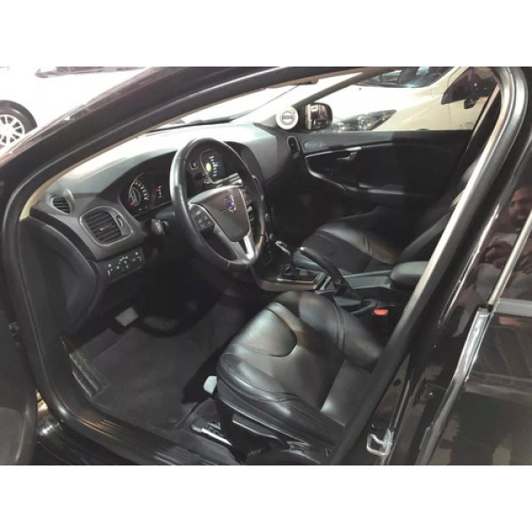 Sucata Para Retirada De Peças Volvo V40 2016 T3 1.5