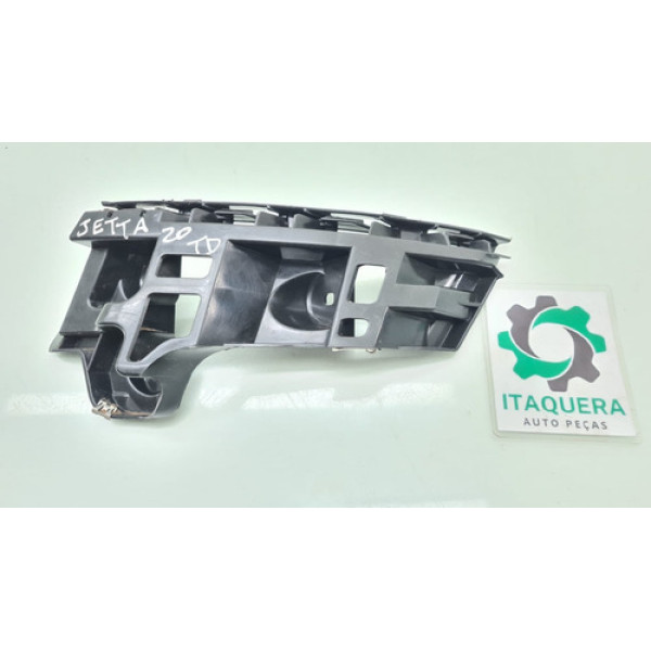 Guia Trava Parachoque Traseiro Direito Vw Jetta Ano 2020