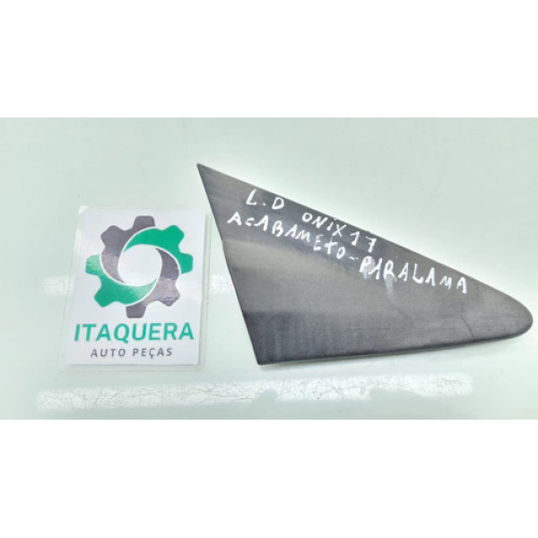 Moldura Acabamento Retrovisor Direito Gm Onix Ano 2016 2017