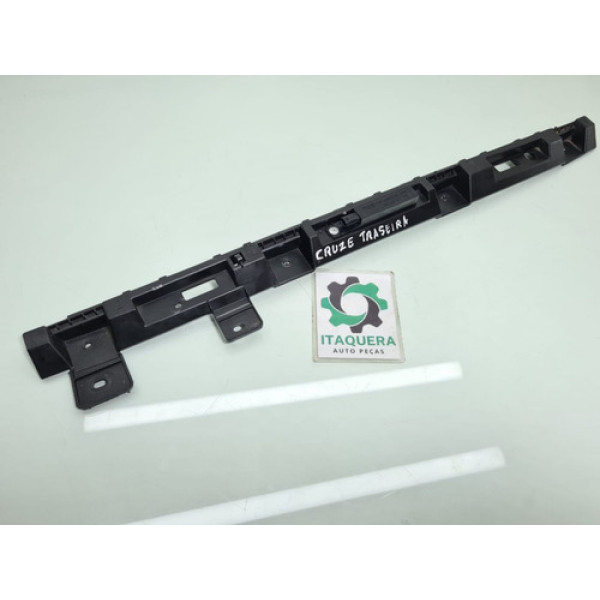 Suporte Guia Central Parachoque Traseiro Cruze Sedan 2018