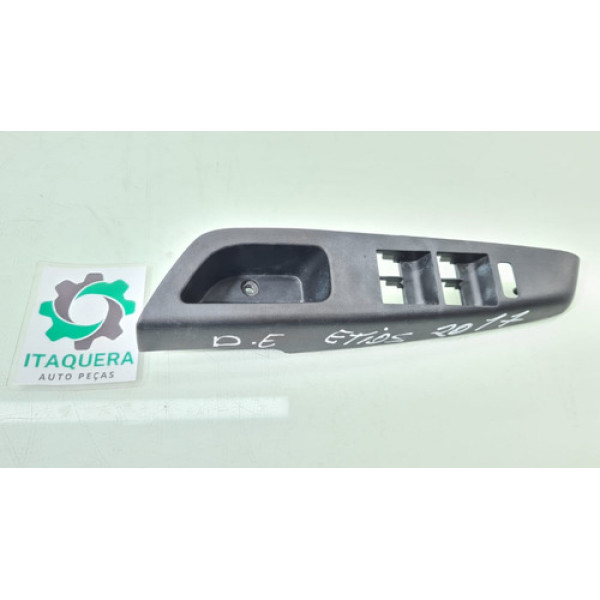 Moldura Comando Vidro Dianteiro Esquerdo Toyota Etios 2017